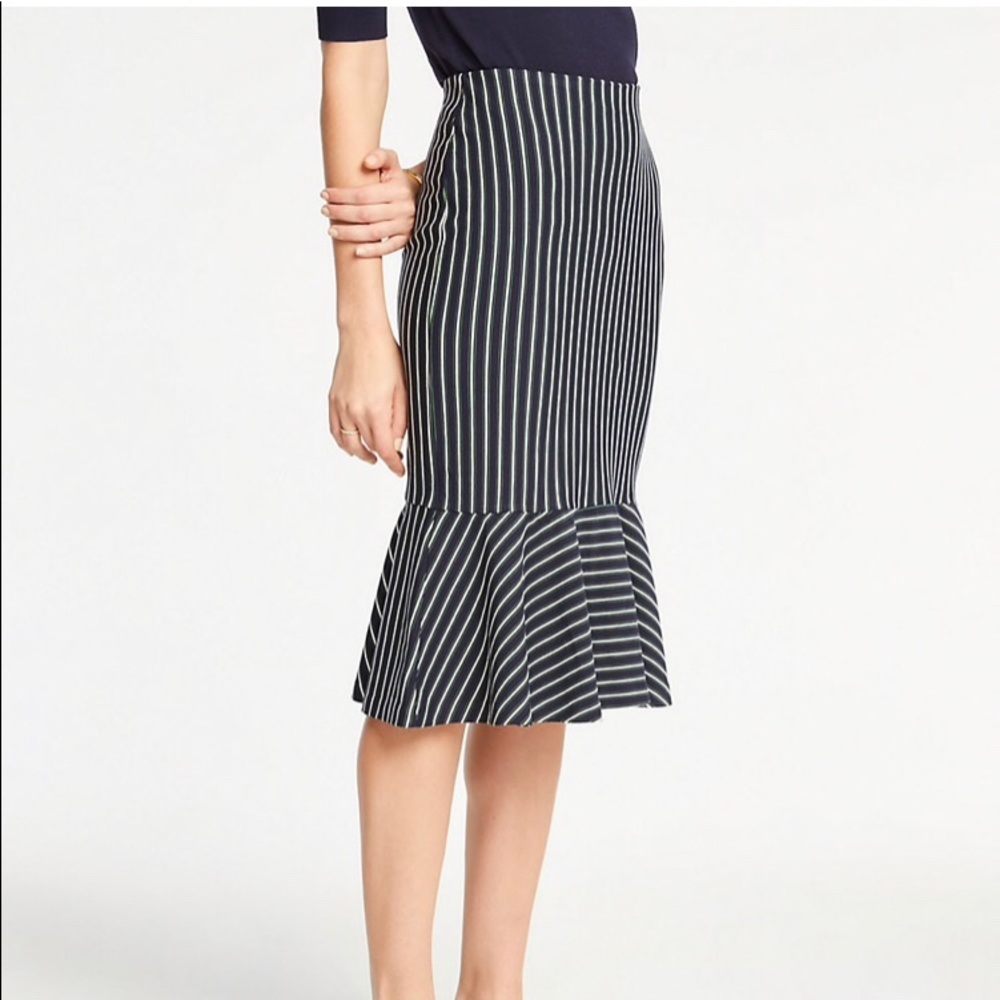 NWT Ann Taylor PINSTRIPE FLOUNCE KNIT PENCIL SKIRT